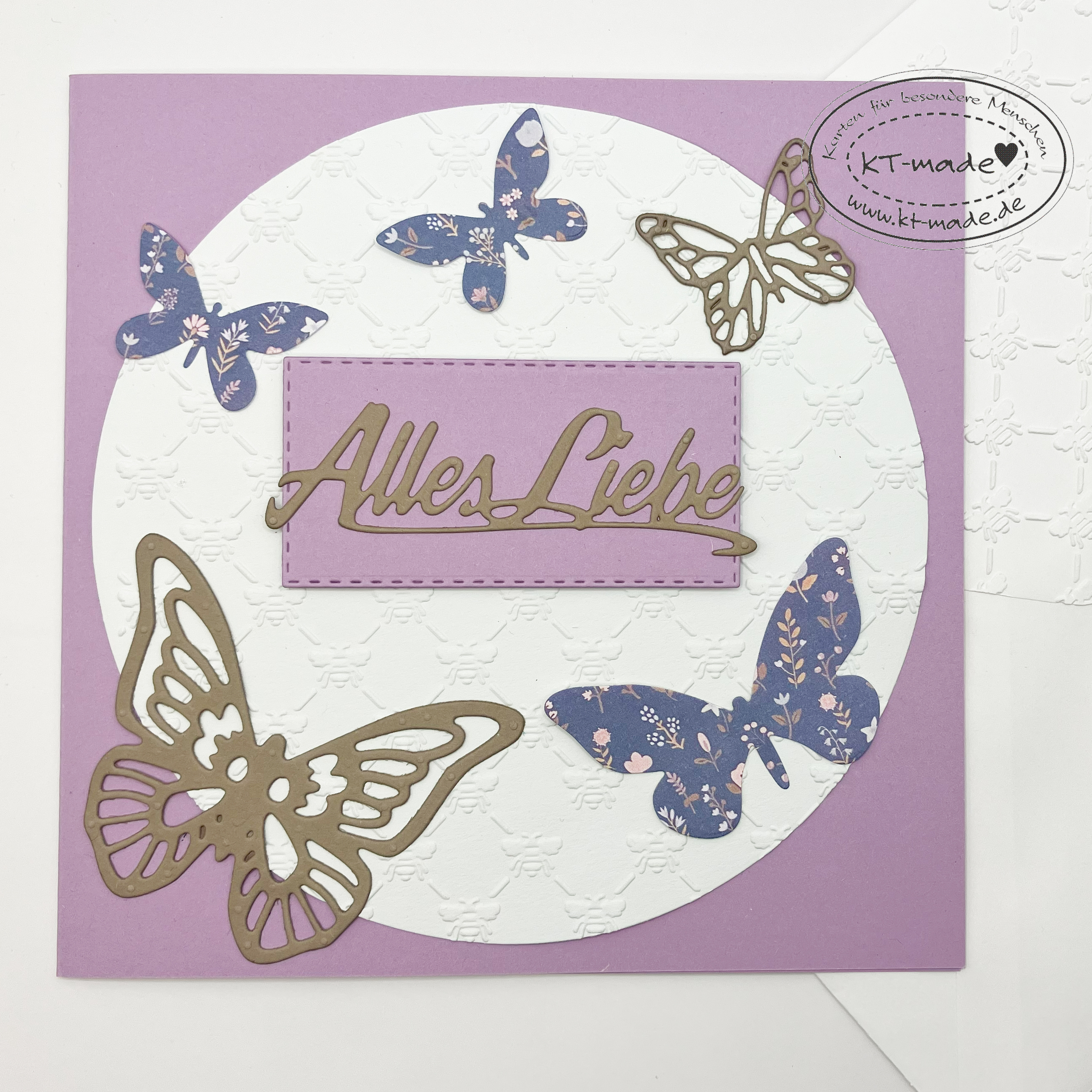 Vintage Karte mit Schmetterlingen und Blumen